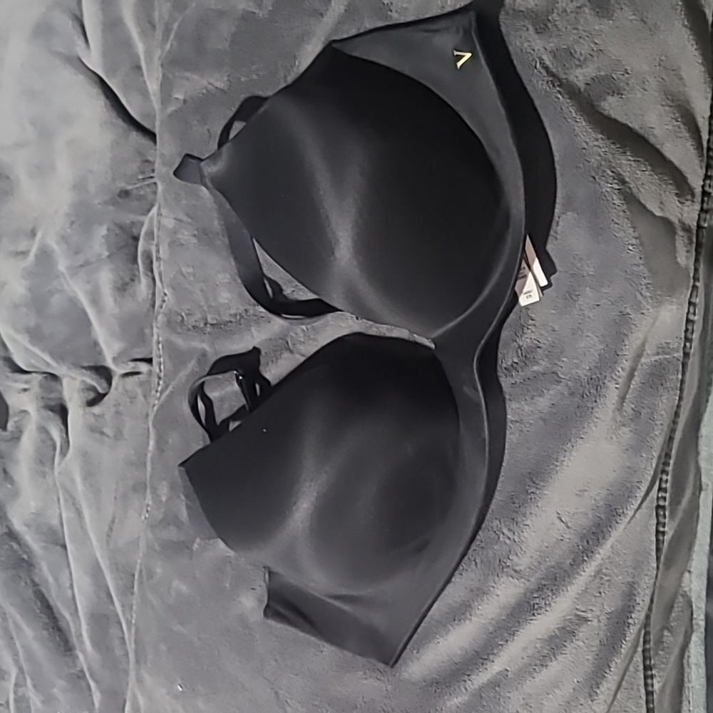 Victoria's secret semi demi black bra size 34DD